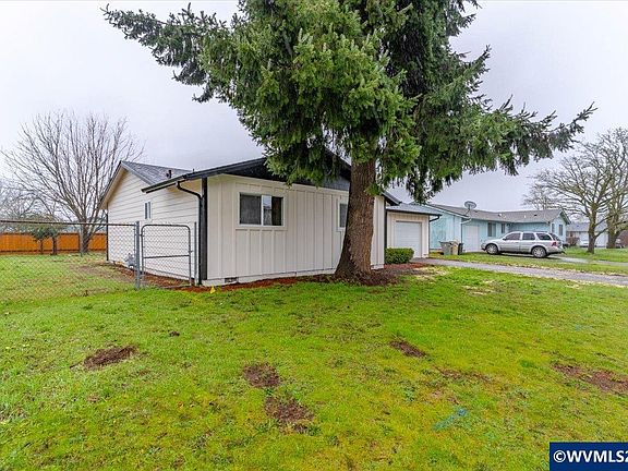 3rd image of 2440 S 2nd St