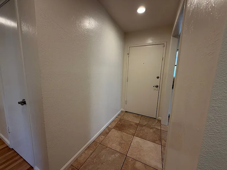 10495 Malaga Way — Photo 19