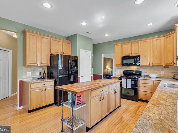 4th image of 24 Witmer Way
