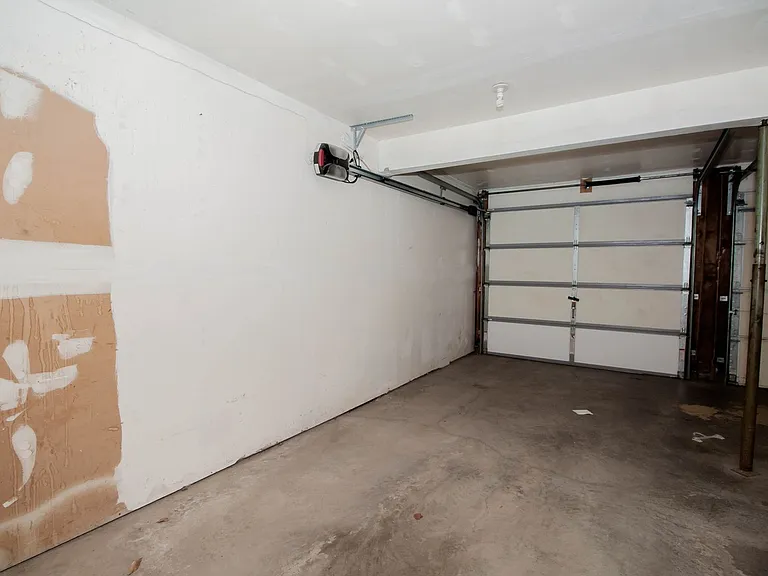105 N Orr Dr — Photo 18