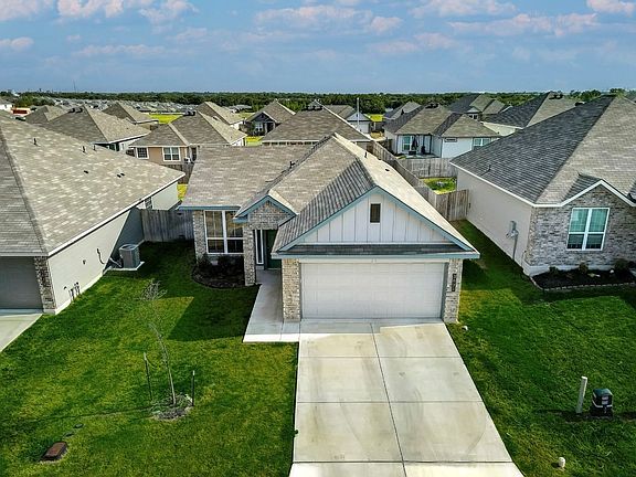 2nd image of 3031 Dade Loop