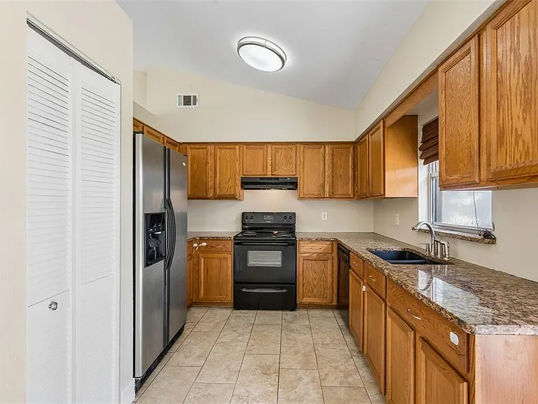 7769 Barberry Dr — Photo 7