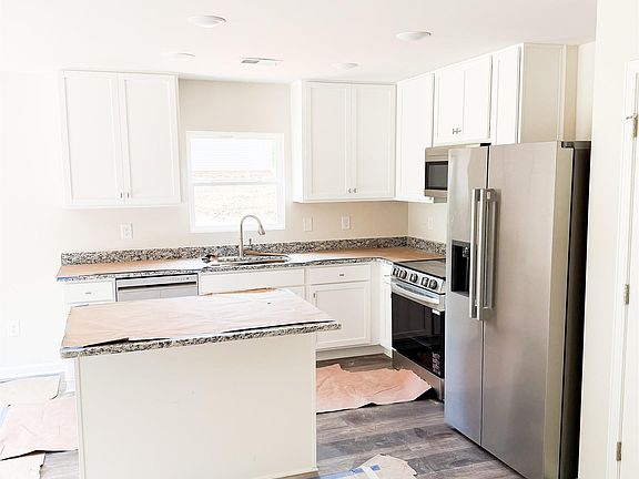 3rd image of 104 Heatherwood Dr