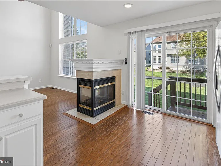 313 Fountayne Ln — Photo 17