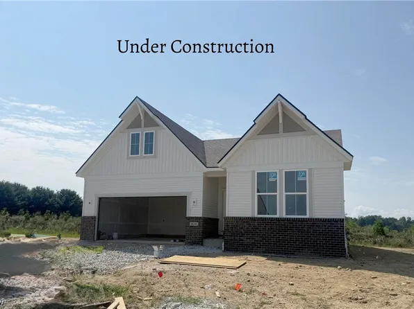 824 Colesbourne Cir, Uniontown, OH 44685