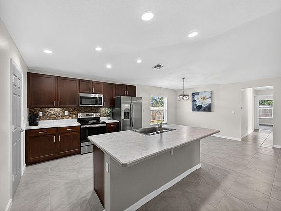 4th image of 1633 SW Diamond Street