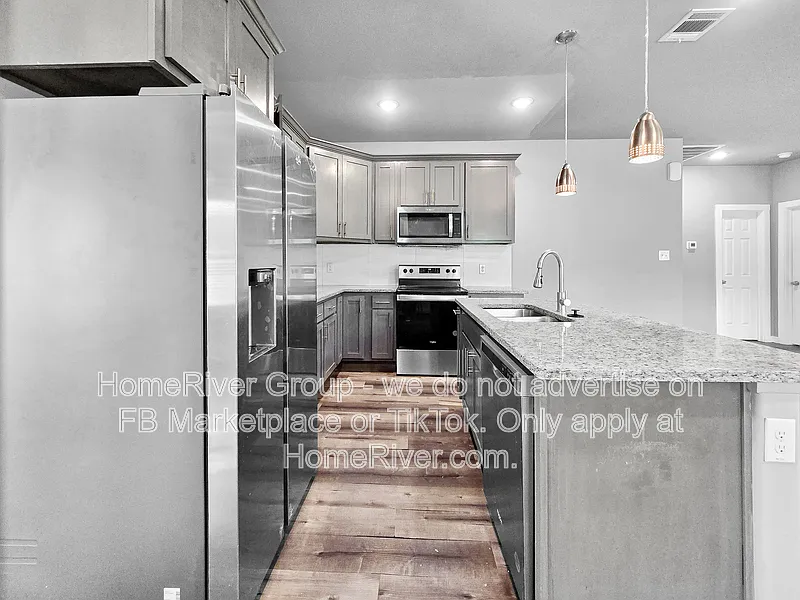 3 bed, 2.0 bath, 1409 sqft, $1,650 — Photo 3