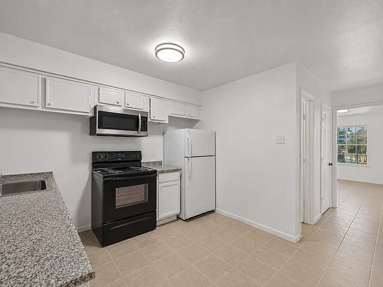 12054 Beechnut St — Photo 7