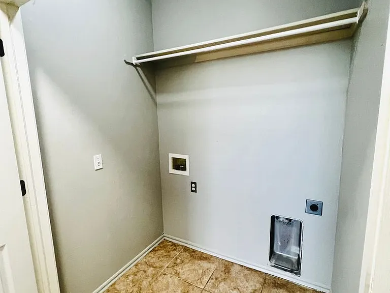 604 Rosemoor Ct — Photo 13