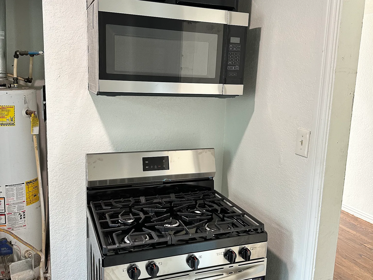 2404 Colony Ct — Photo 3