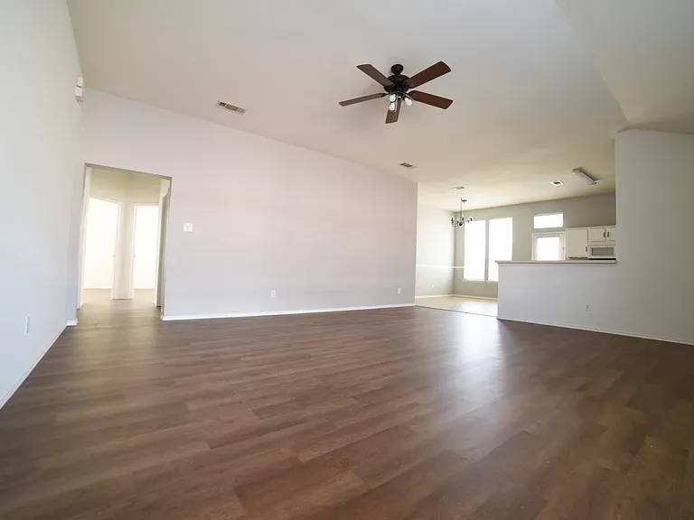 208 Meadow Lark Ln — Photo 4