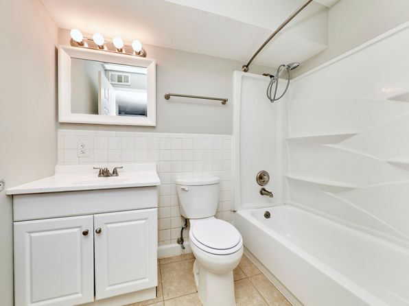Courtland Manor, 7594 Watson Rd APT A-202, Saint Louis, MO 63119