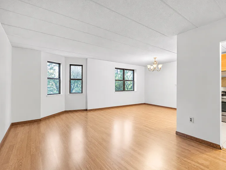 7 Gates Ave #7F — Photo 2
