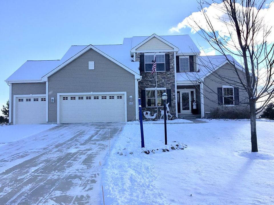 2nd image of W141N10550 Wooded Hills Dr