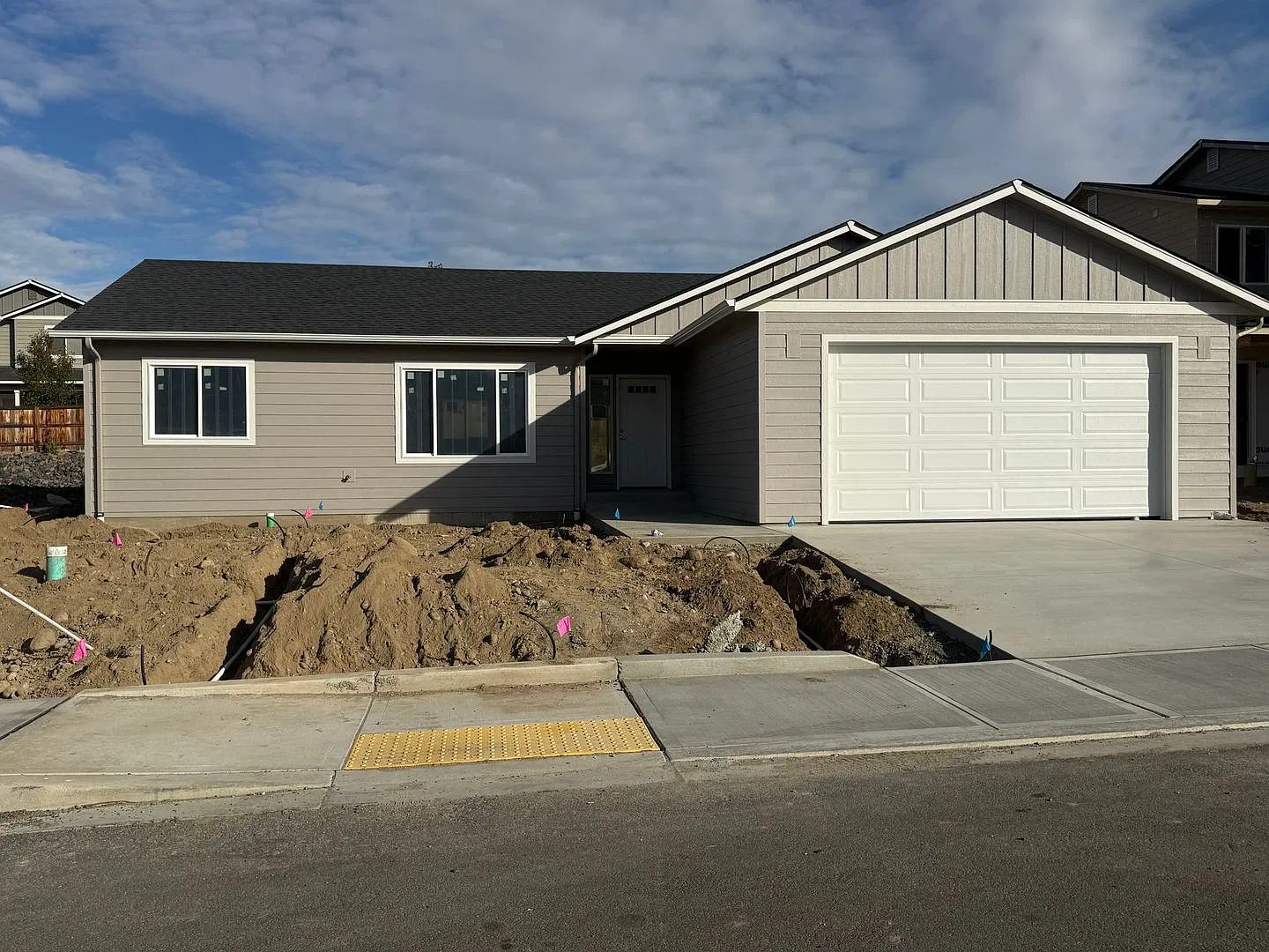 Brand New 3 bed, 2 bath Rambler in East Wenatchee! — Photo 1