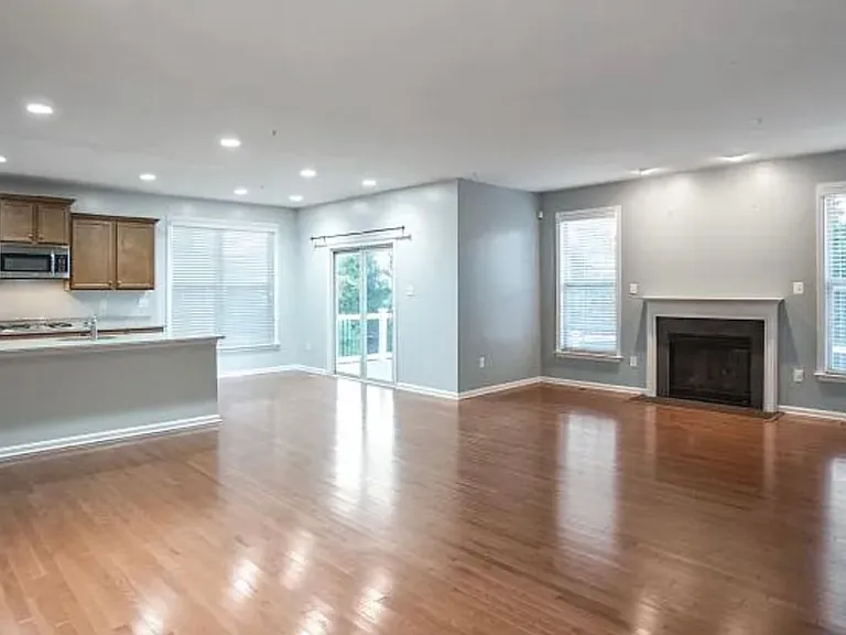 2604 Brooke Grove Rd — Photo 2