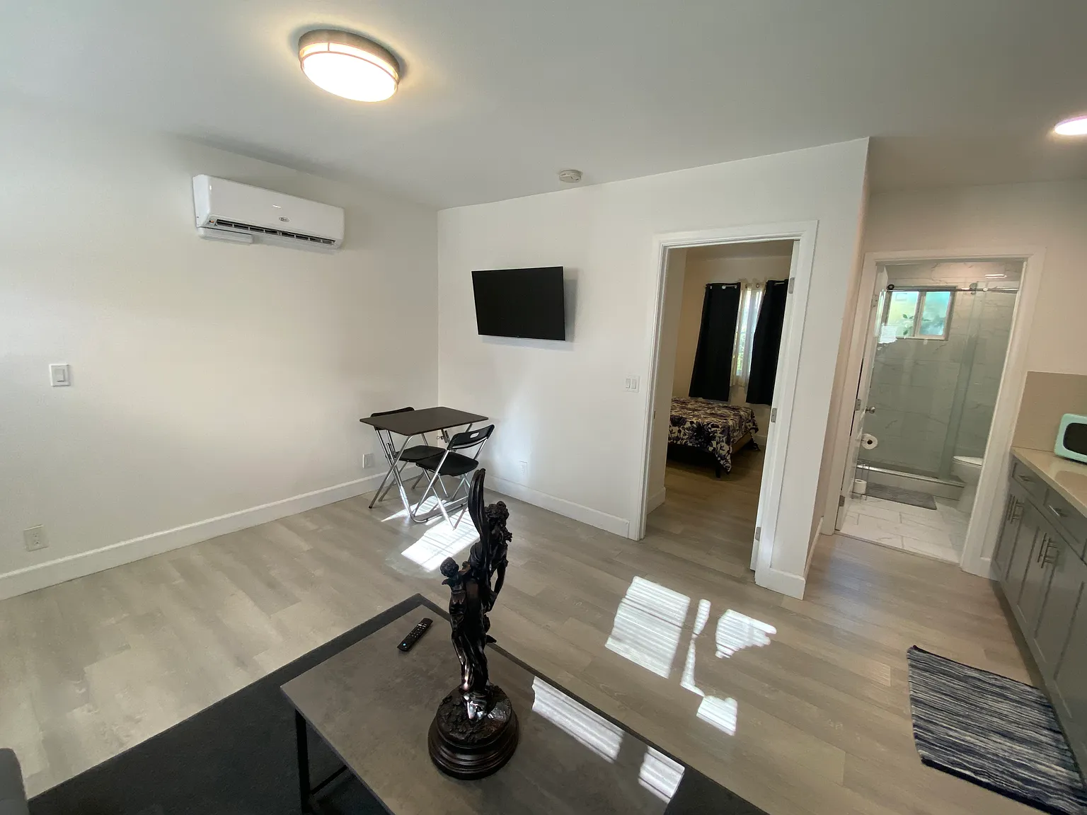1 bed, 500 sqft, $1,800 — Photo 3