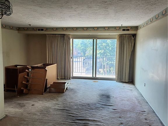 3rd image of 15555 Hilliard Rd APT 405