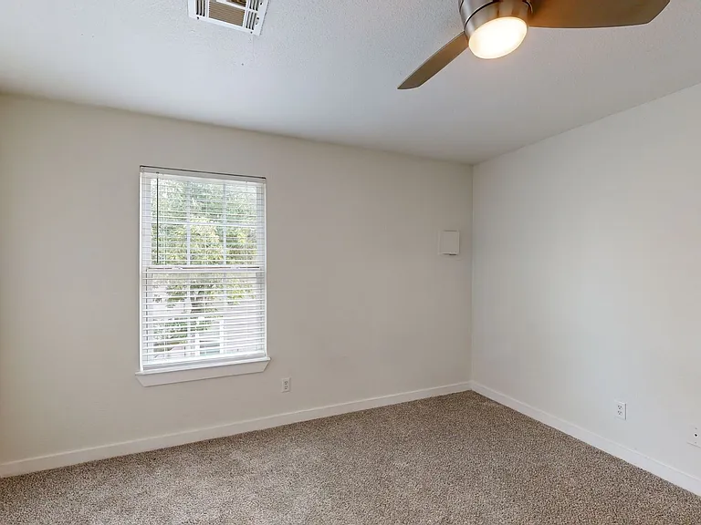 Bennett Ridge Apartments — Photo 16