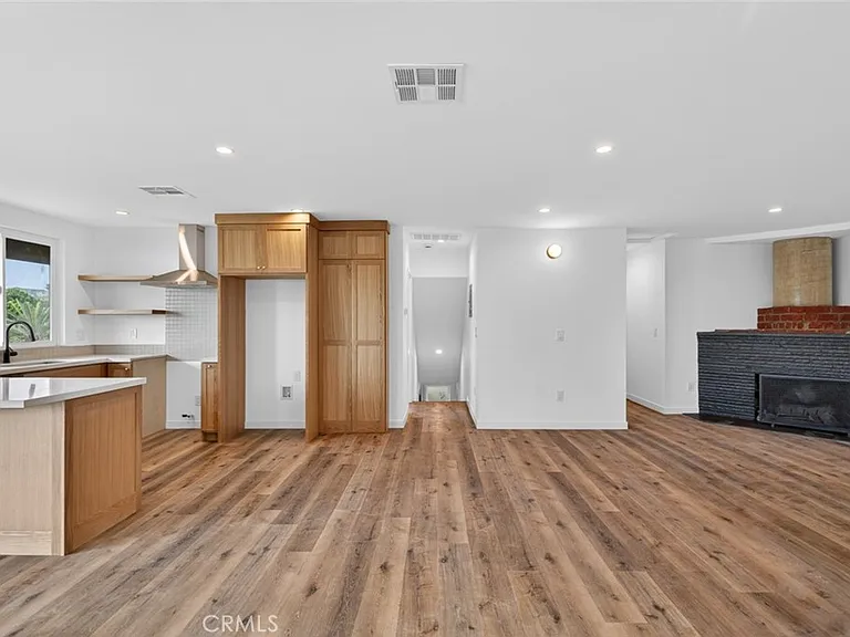 901 Micheltorena St — Photo 5