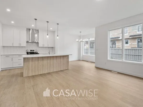 22128 94th Ave NW, Edmonton, AB T5T 7T1