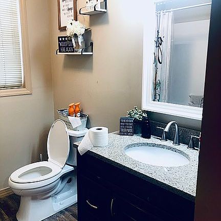 Master suite bath dn stairs 