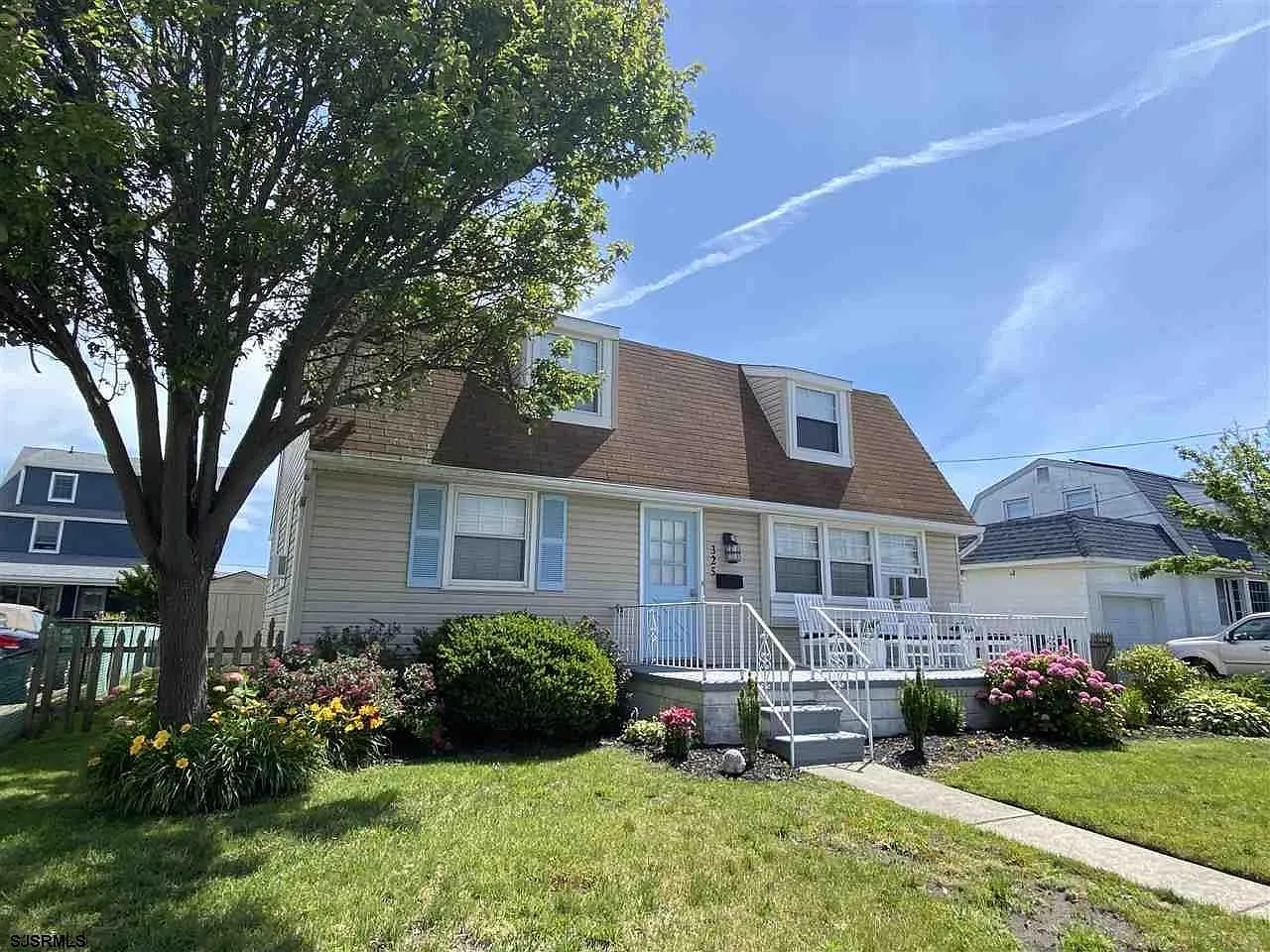 4 bed, 3.0 bath, $5,000 — Photo 1