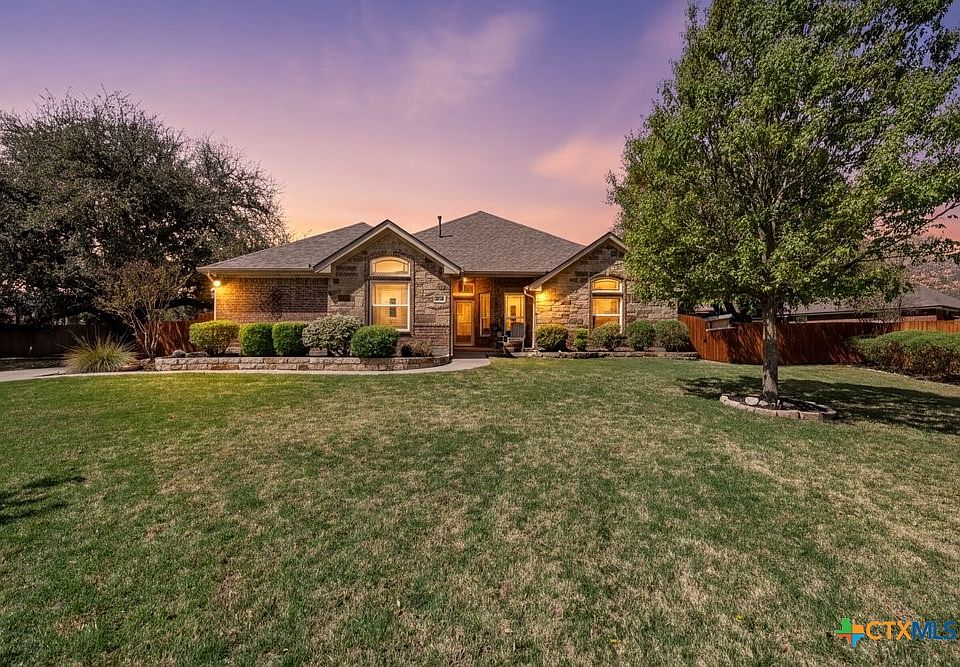 1st image of 316 Shady Oaks Ln