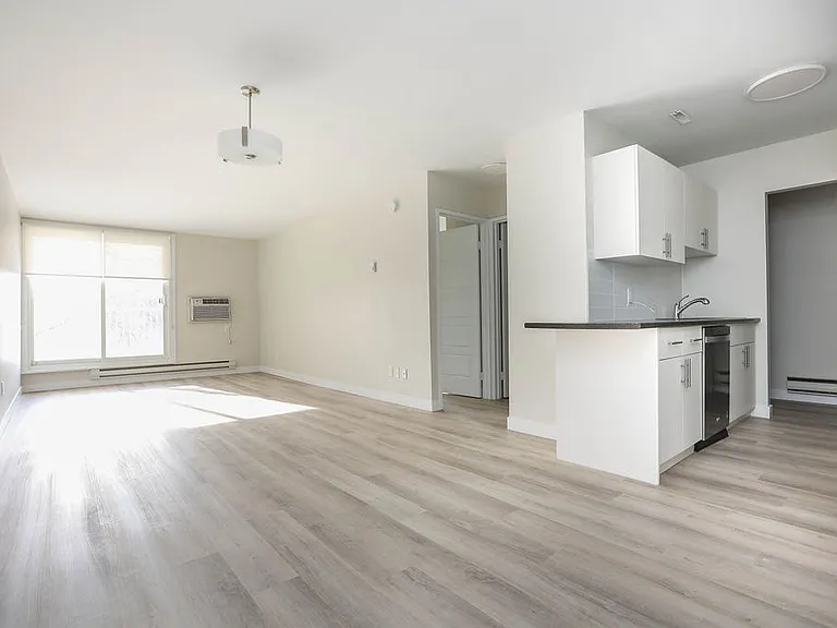6105 Roblin Blvd — Photo 39