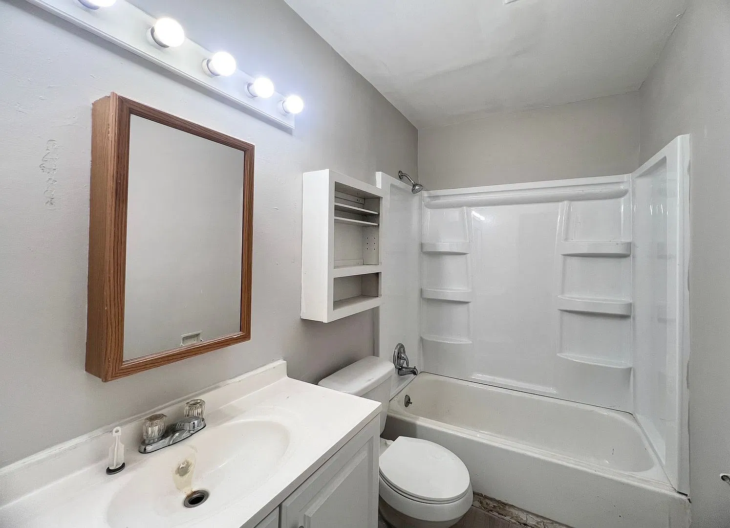 ET2134 E Locust St — Photo 4