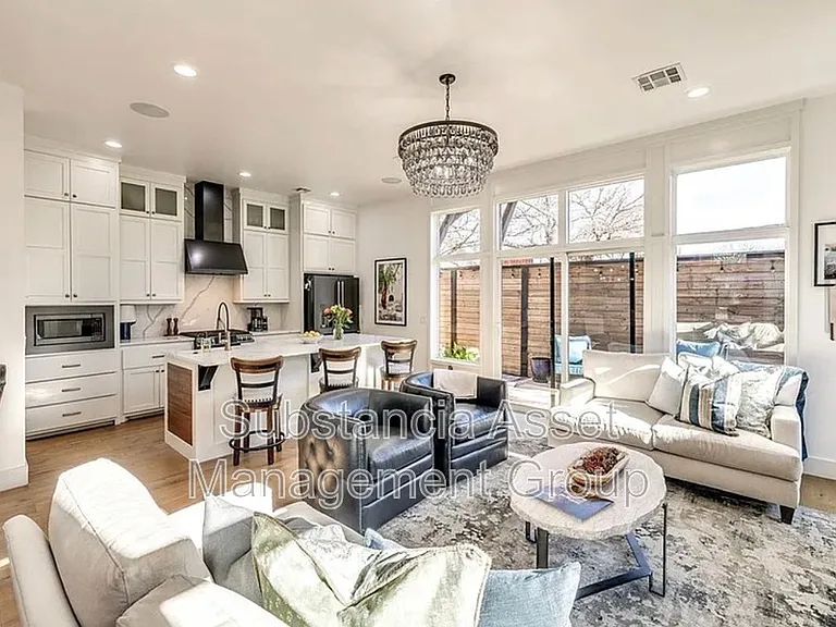 4020 N Military Ave — Photo 5