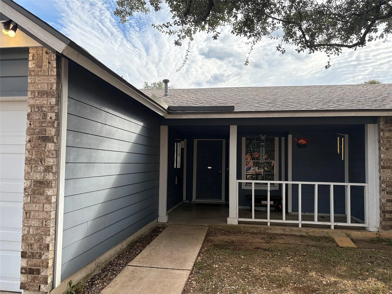 4 bed, 2.0 bath, 1397 sqft, $2,100 — Photo 2