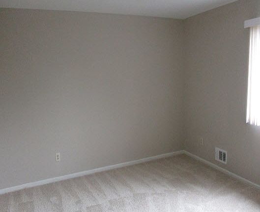 5th image of 2401 N Oaks Blvd