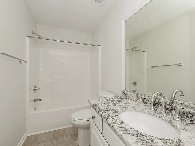 102 Polk Ct — Photo 16