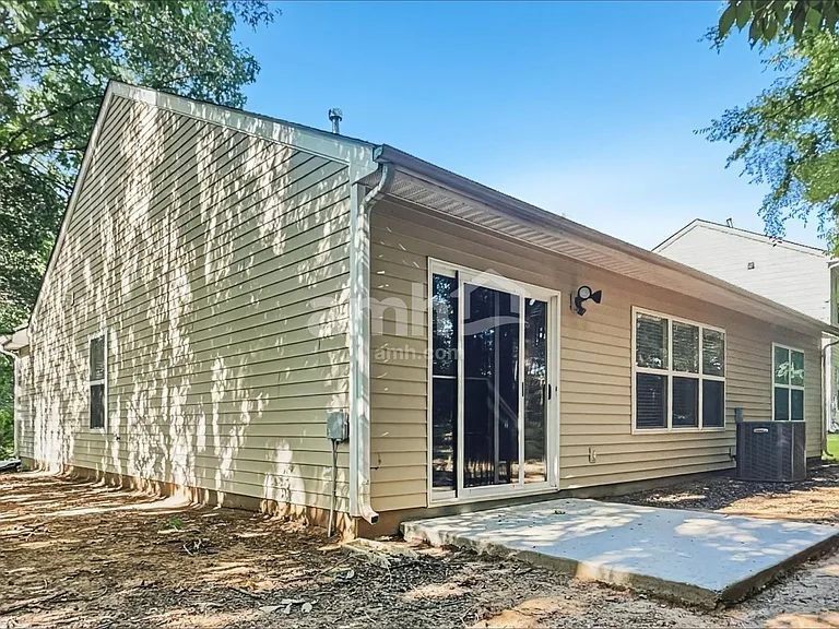 7033 Sunman Rd — Photo 16
