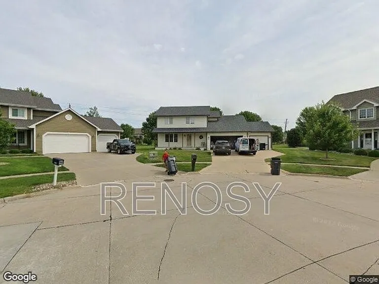 1709 NE Sherman Ct — Photo 2