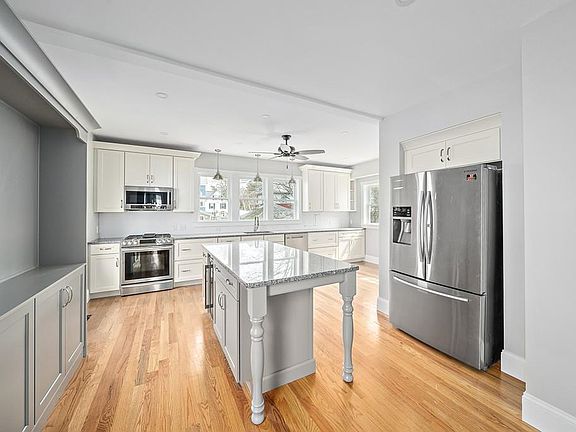3rd image of 33 Edison Park
