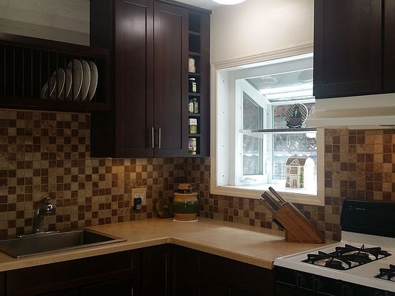 2nd image of 931 W 30th St