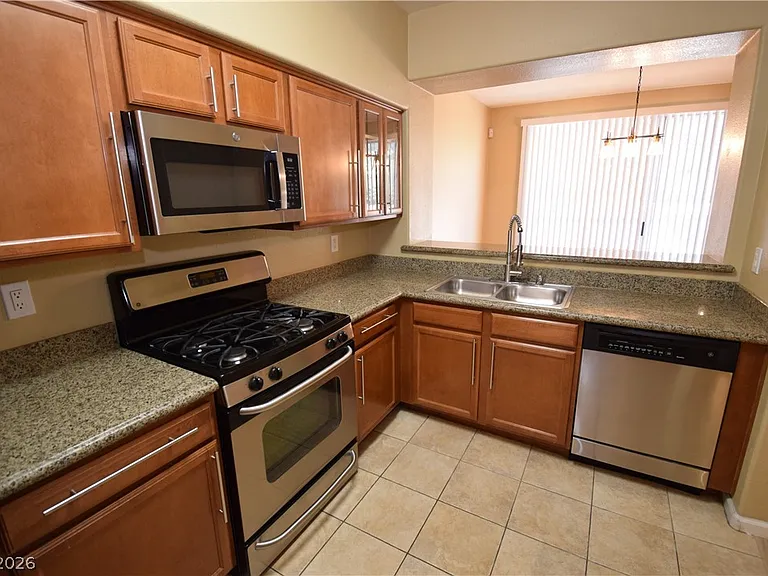 1613 Queen Victoria St #103 — Photo 11