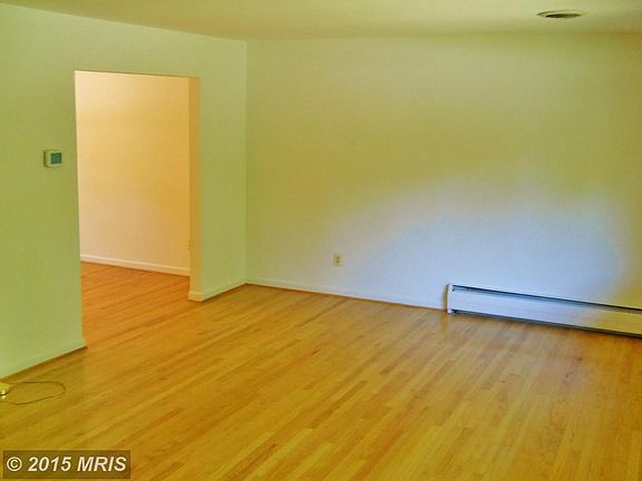 Living Room w/ Hardwood Floor