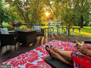 982 Greenbriar Dr, Blue Bell, PA 19422