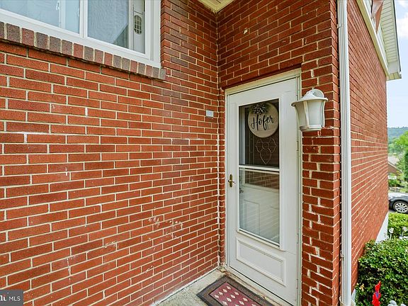2nd image of 807 N Pine St
