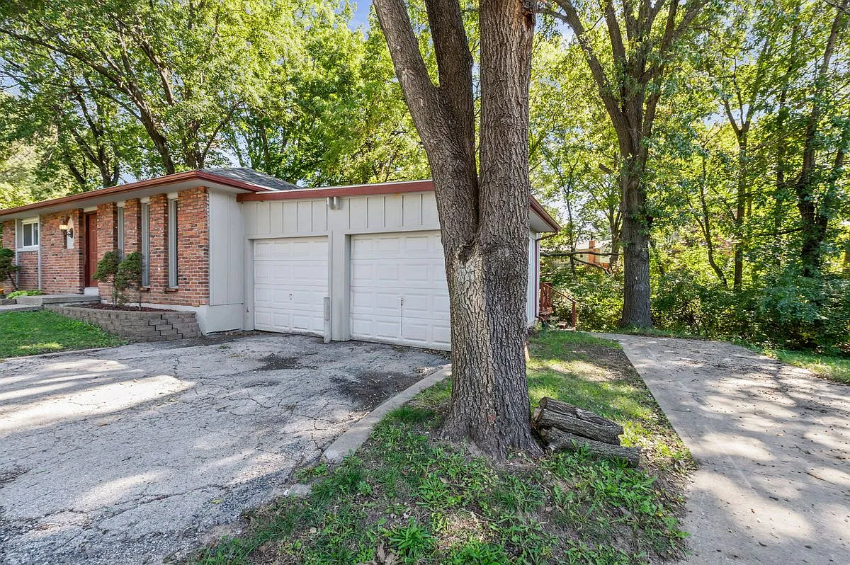 3 bed, 2.0 bath, 1570 sqft, $1,950 — Photo 3