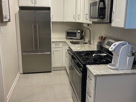 5th image of 13 Bryant Cres APT 1G