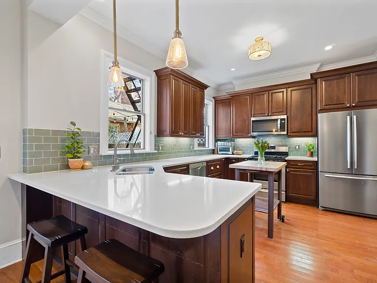 515 Boissevain Ave — Photo 7