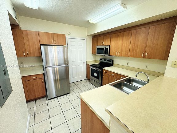 5th image of 705 Belmont Ln #705
