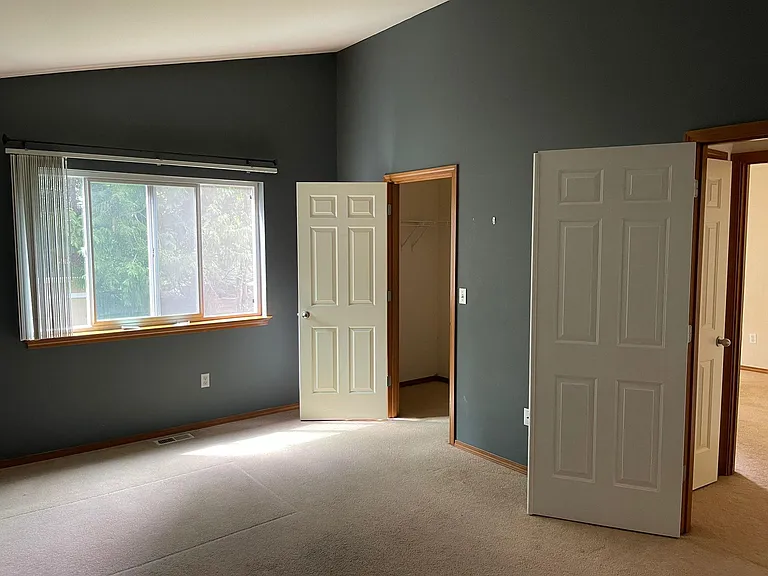 Huge master bedroom with walking closet.