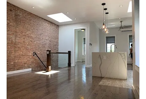 Rented by Paramount Realty Management | media 28