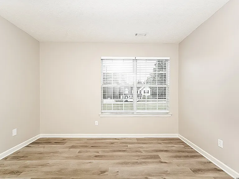611 Longstreet Ln — Photo 16