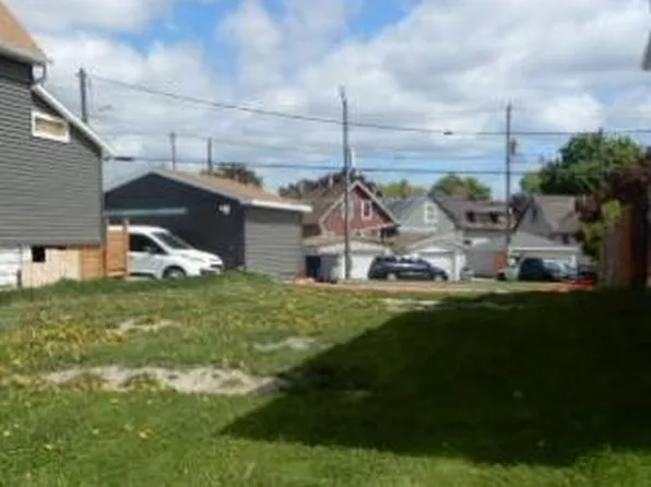 2048 W VILTER LANE, Milwaukee, WI 53204